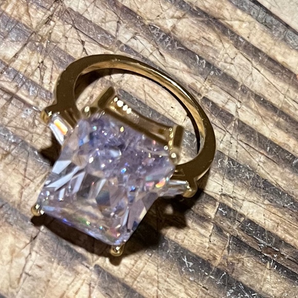 HUGE faux Diamond Like Stone with Pale Blue/Lavendar Tones Ring size 9 - Picture 3 of 7